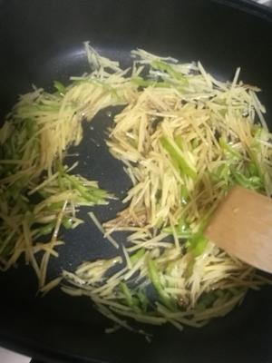 【电炒锅一人食】尖椒土豆丝的做法 步骤3