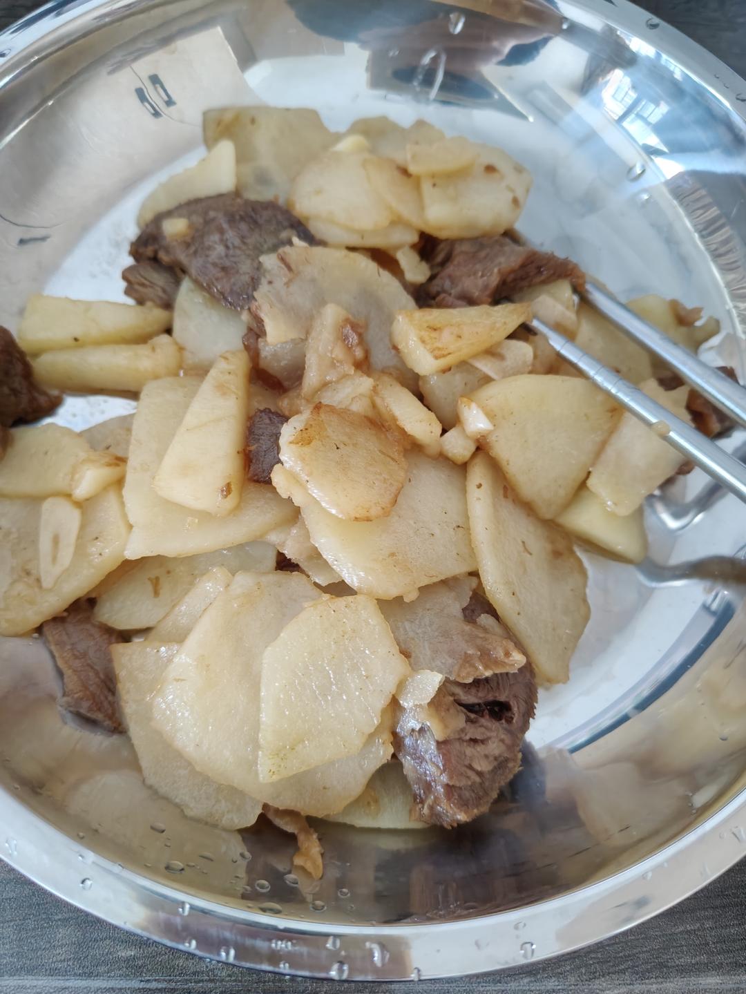 土豆片炒卤牛肉