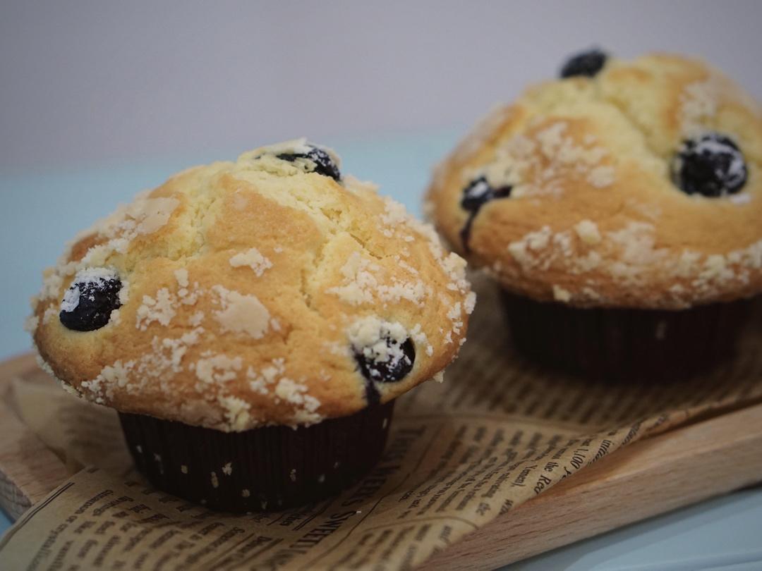 10分钟搞定的蓝莓麦芬，顶着大大的蘑菇头~