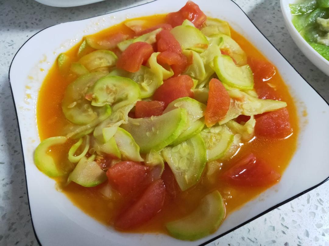 西红柿炒西葫芦