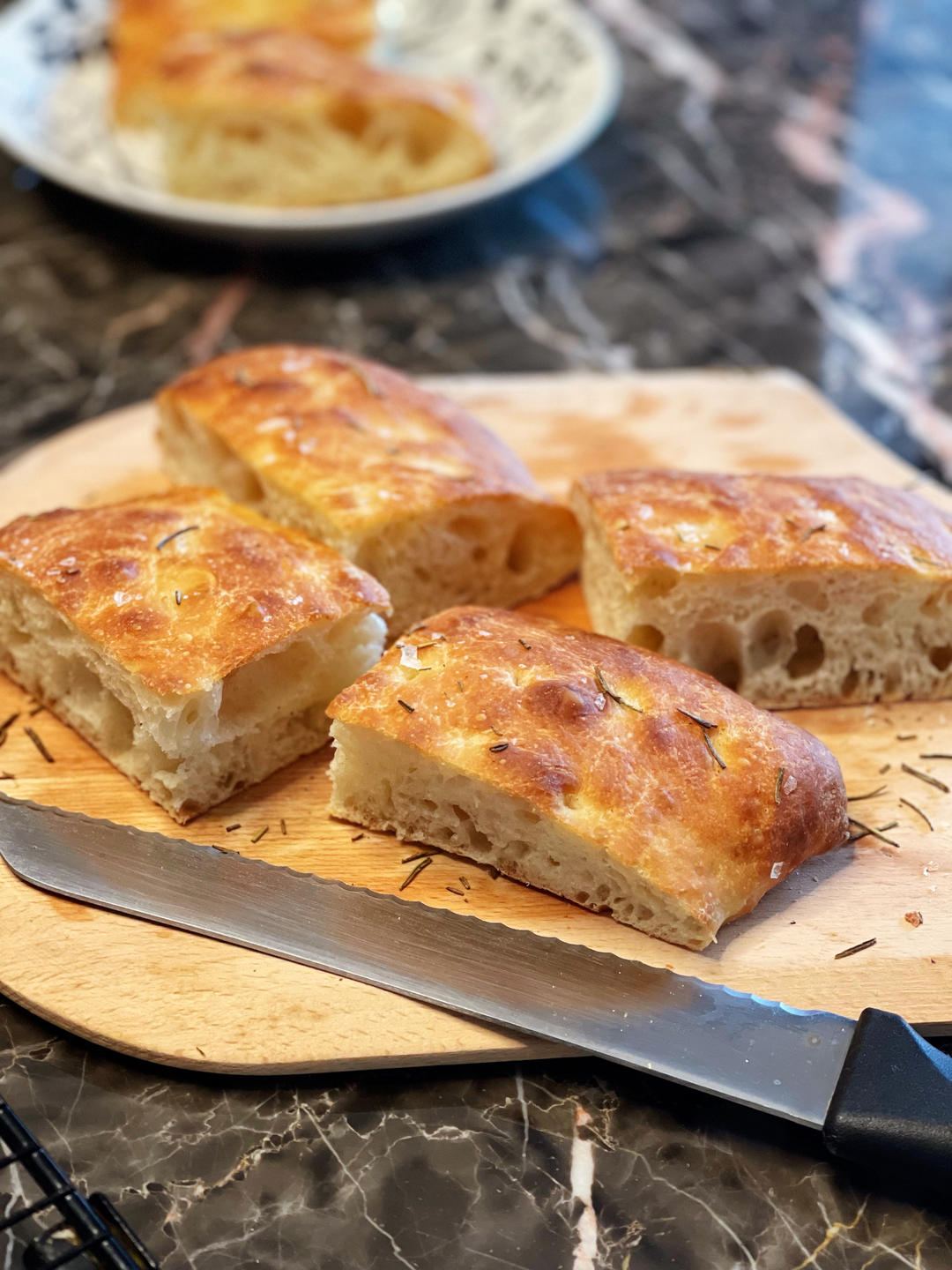 迷迭香番茄青豆佛卡夏Focaccia layered with rosemary tomatoes&peas——北鼎烤箱食谱