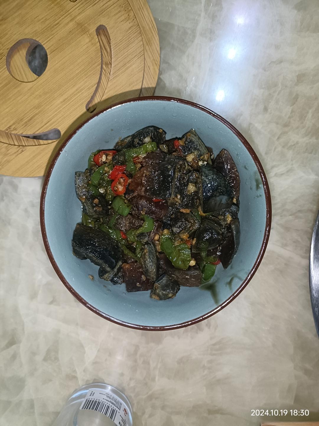 每个人都可以下三碗饭的辣椒擂皮蛋