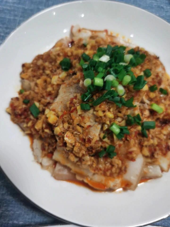 有时候，真的忍不住，搞一盘蒜泥白肉
