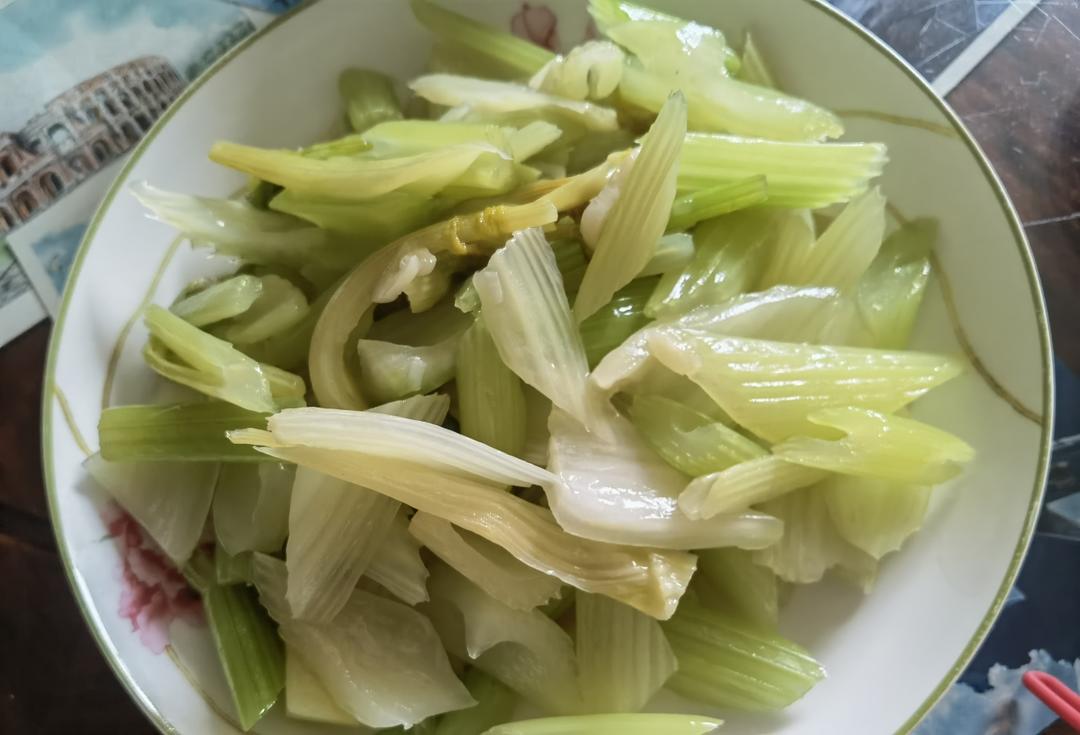 究极解油腻好菜：蒜炒西芹