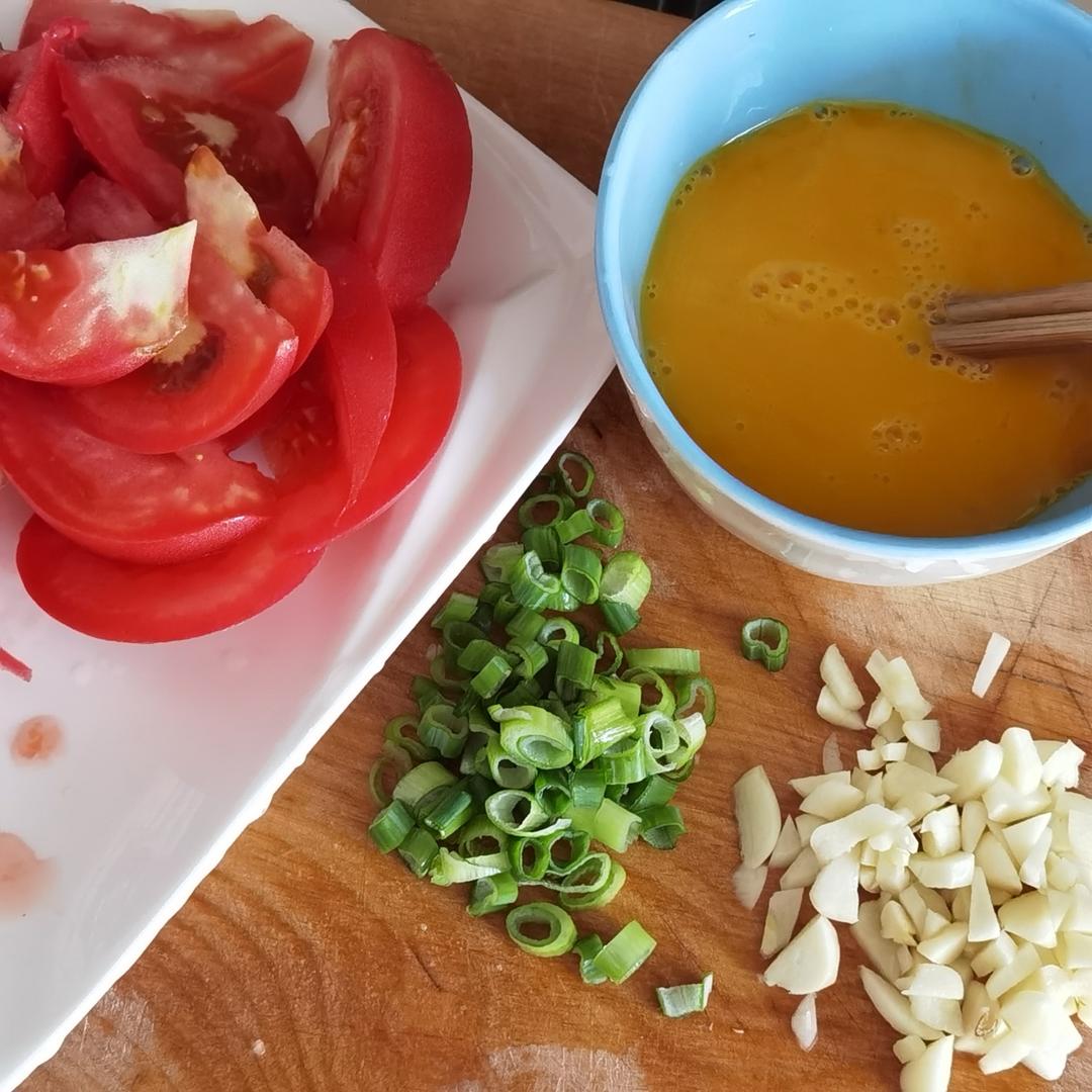 西红柿炒鸡蛋的做法 步骤2