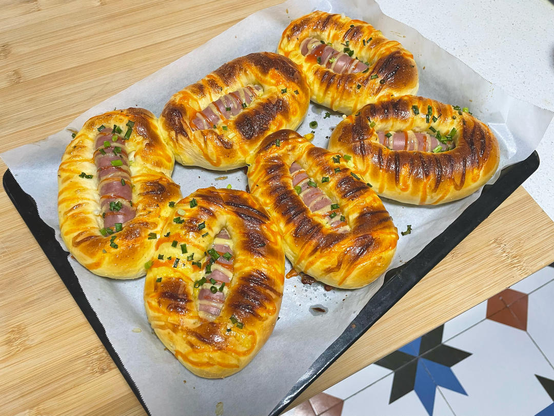 一个面团撑起一家店的台式面包—香肠面包