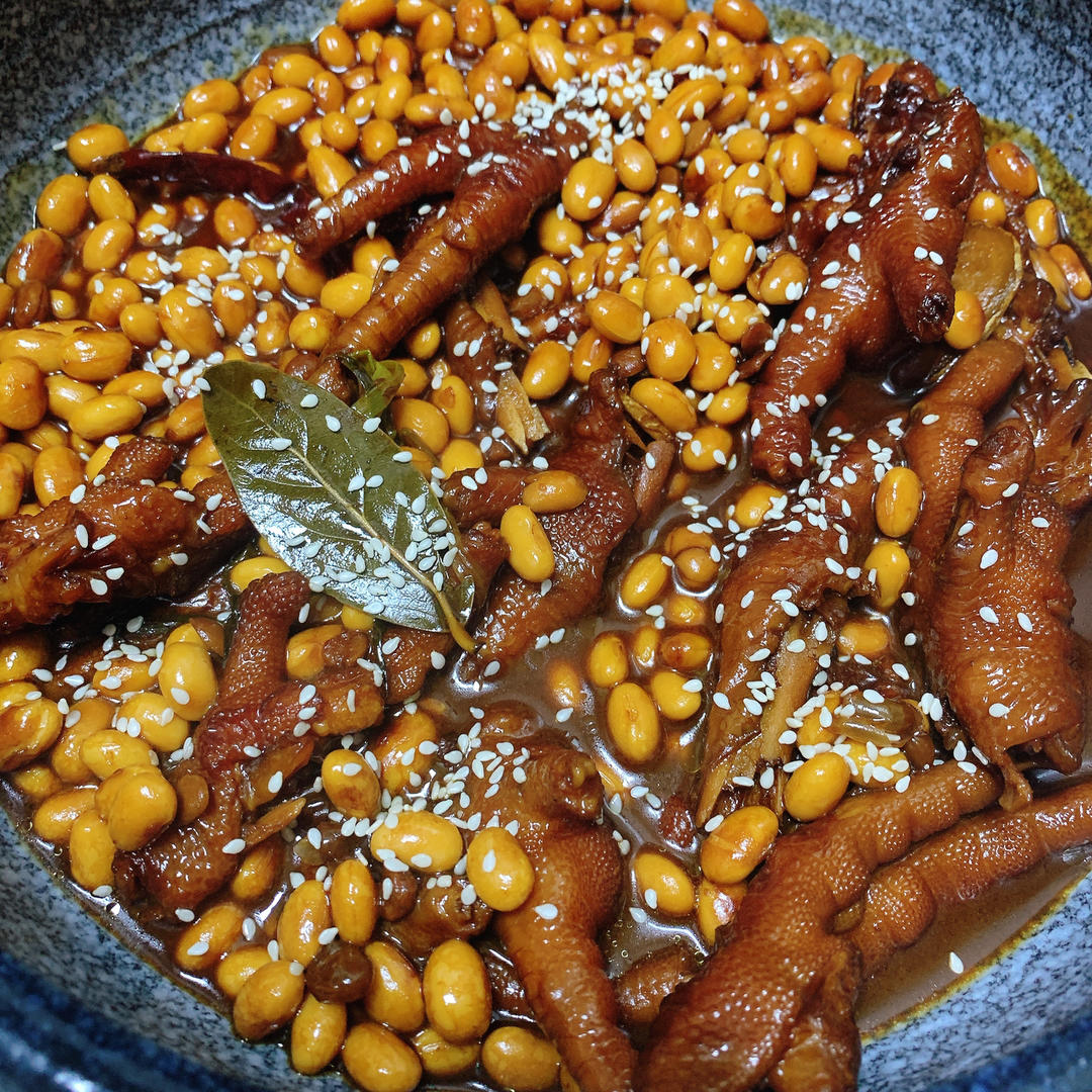 入口即化的黄豆焖鸡爪