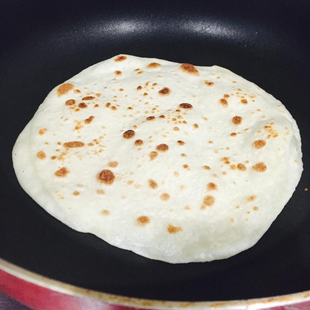 烙春饼(用视频告诉你，这饼有多软)