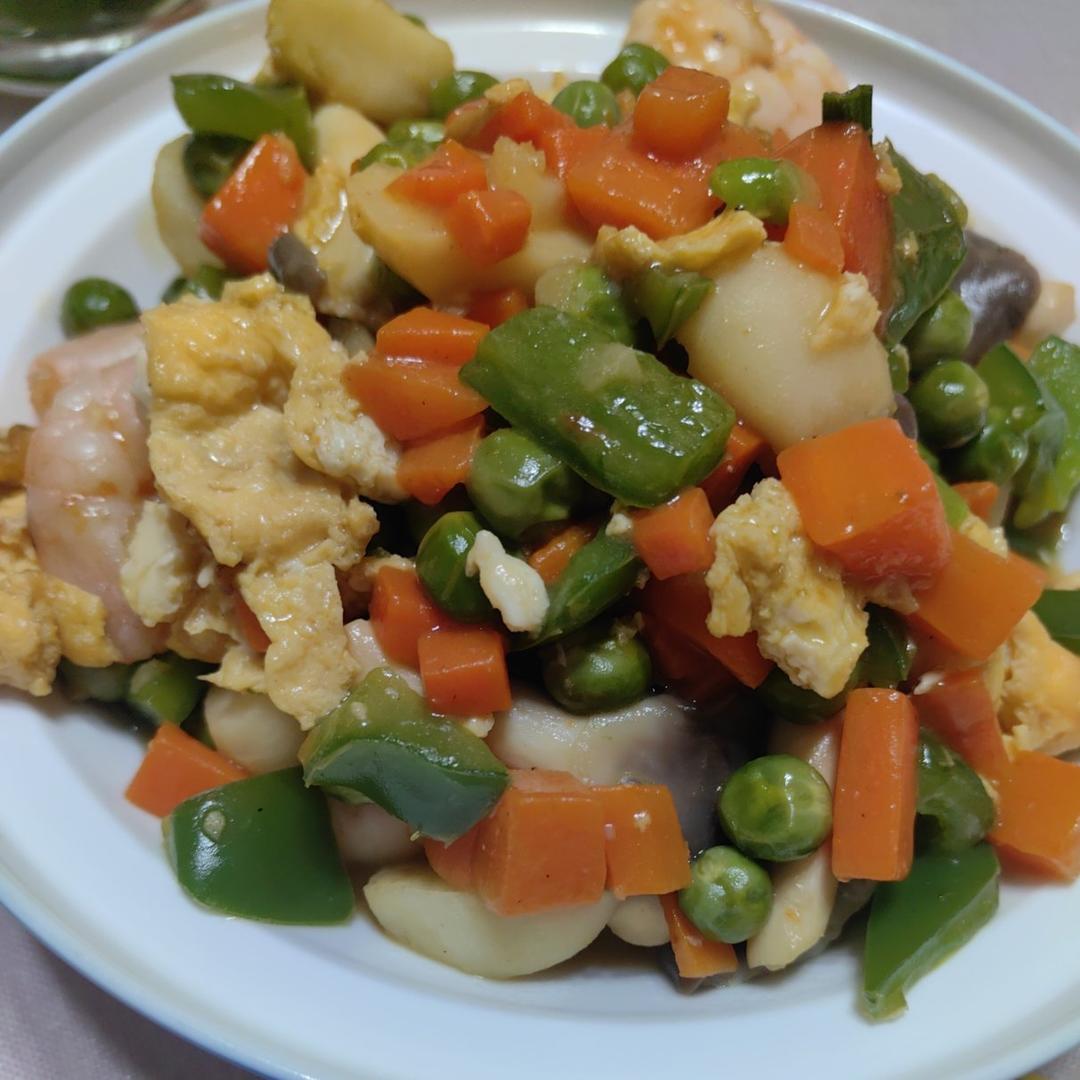 炒四丁（肉丁、豌豆、胡萝卜丁、玉米粒）