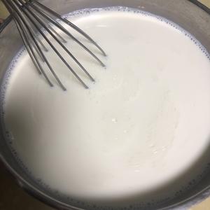 第一次就成功的牛奶芒果小方（玉米淀粉无淡奶油版）的做法 步骤2