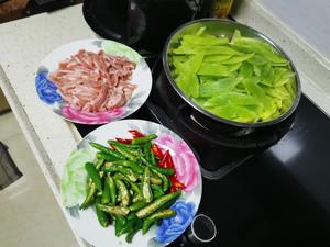 五花肉炒莴笋的做法 步骤1