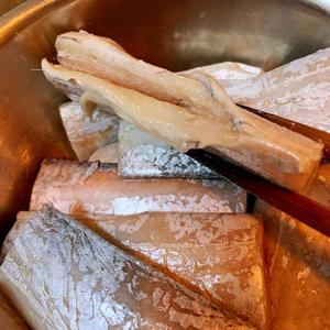 家常家的糖醋炖带鱼的做法 步骤2