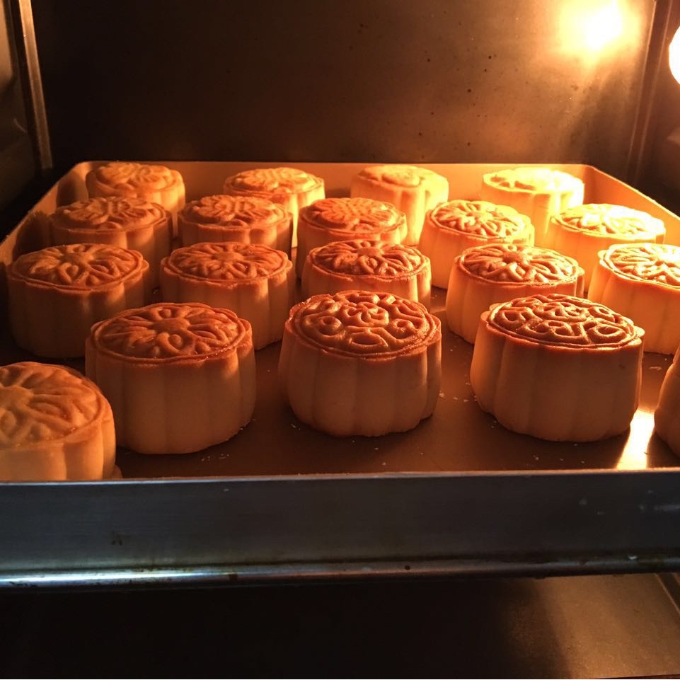 广式月饼—蛋黄莲蓉月饼