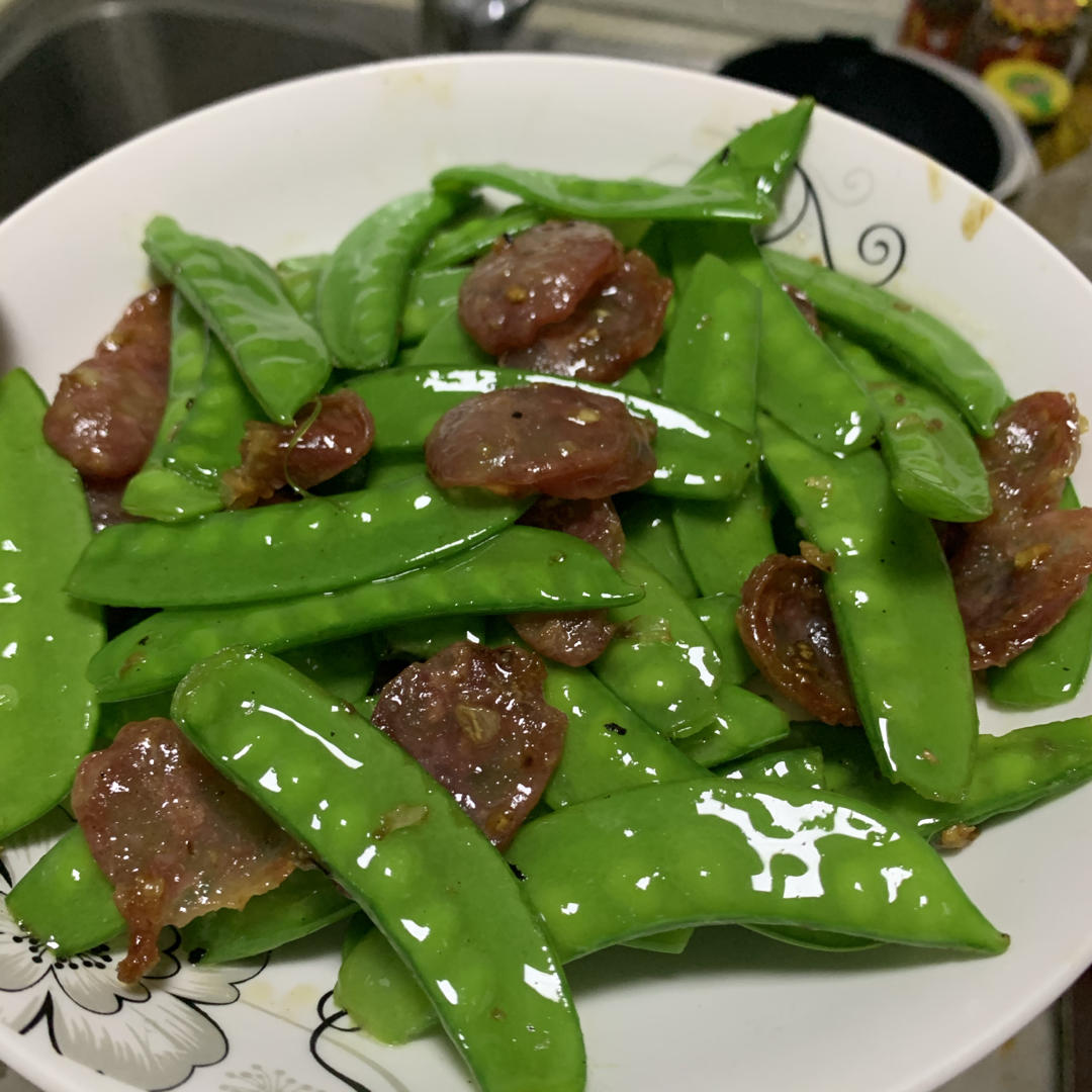 清晨呀i做的家常快手菜76荷兰豆炒香肠