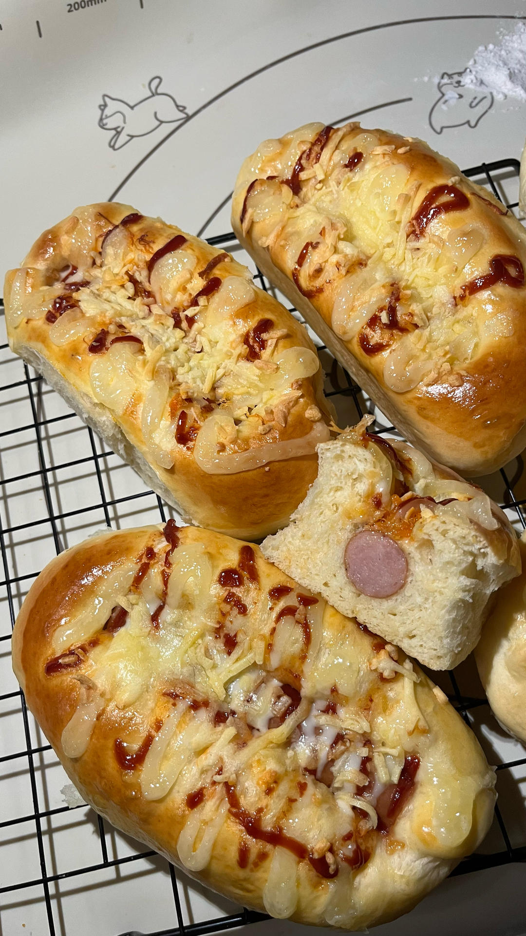 一个面团撑起一家店的台式面包—香肠面包