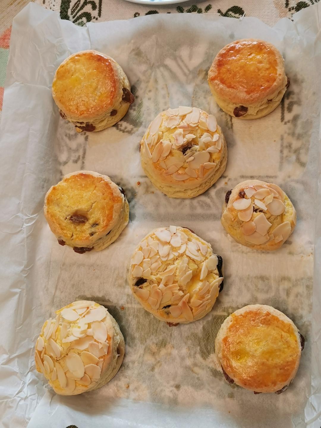 复刻英国女王私人御厨的经典司康：加映Cream Tea 经典吃法 & 如何做出松软內里、酥脆边缘的司康&司康佐醬製作