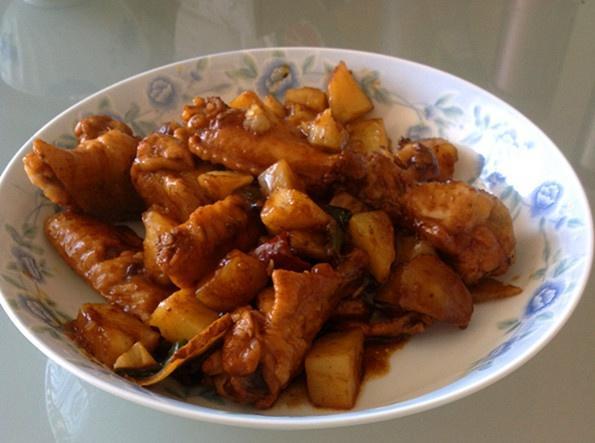 土豆烧鸡翅的做法