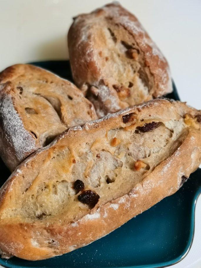 全麦坚果软欧包