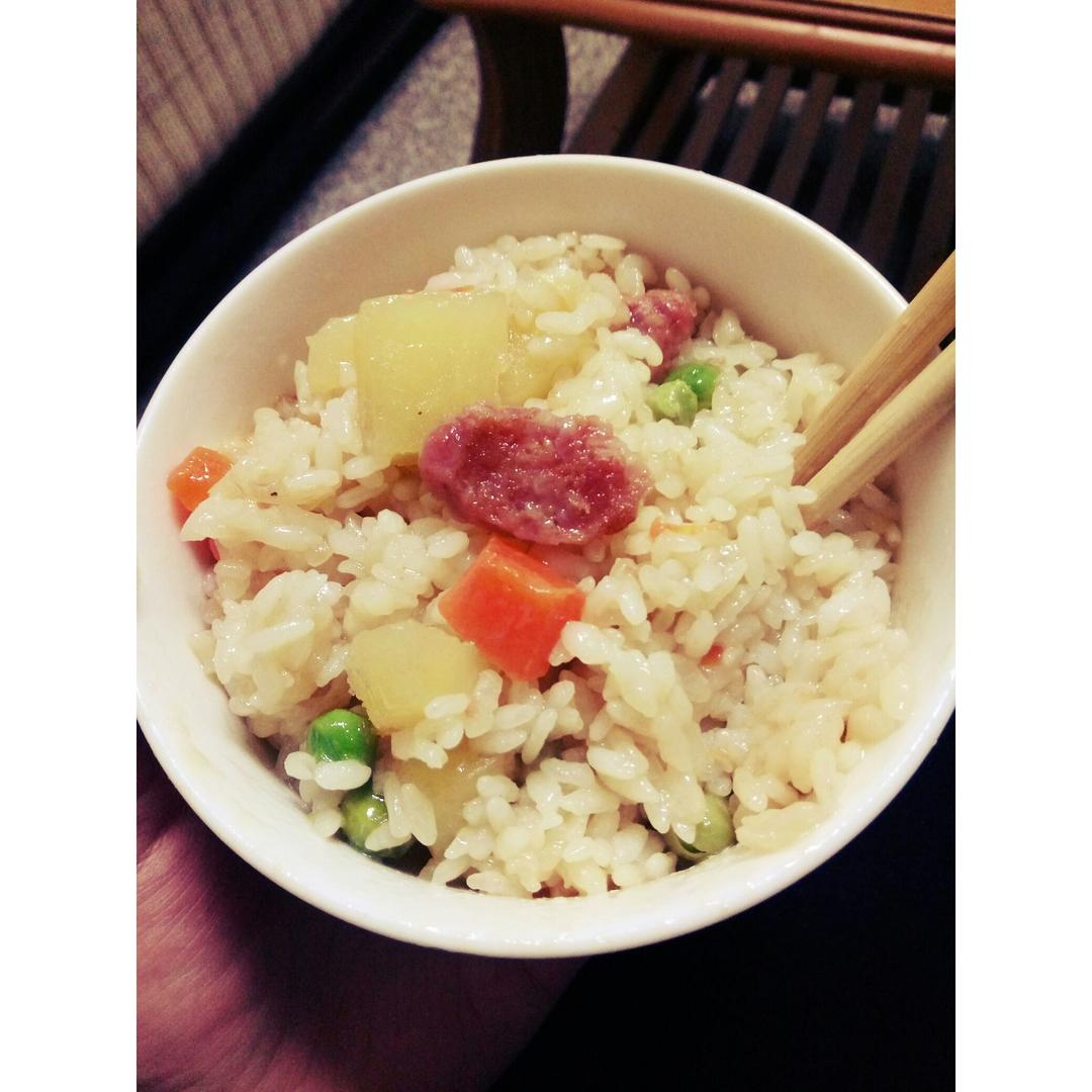香菇腊肠土豆焖饭