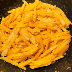 下饭菜❤️咸蛋黄焗土豆丝的做法 步骤6