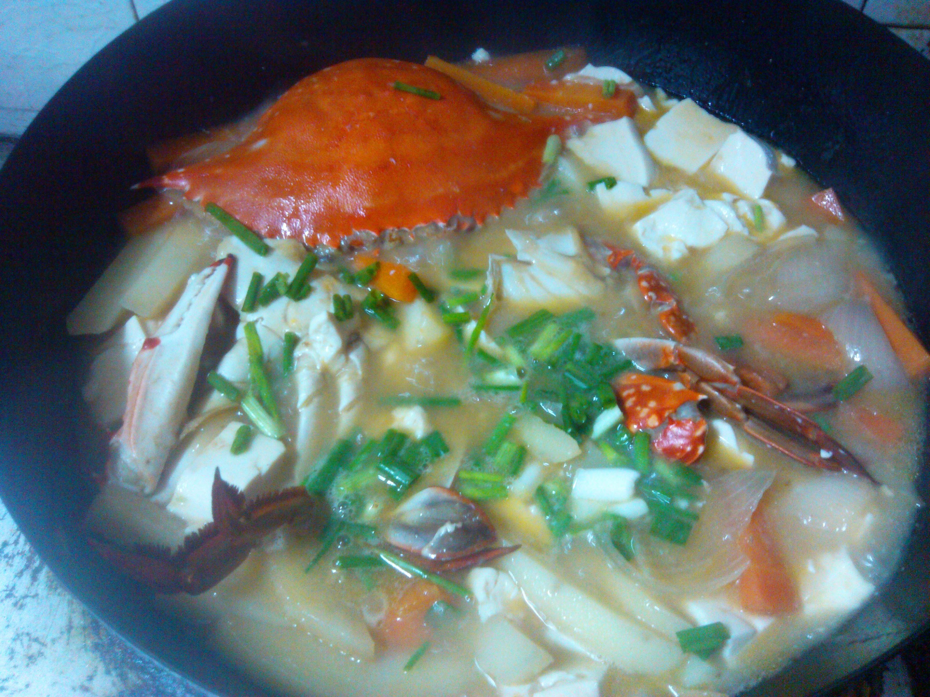 葱香土豆豆腐白蟹煲的做法