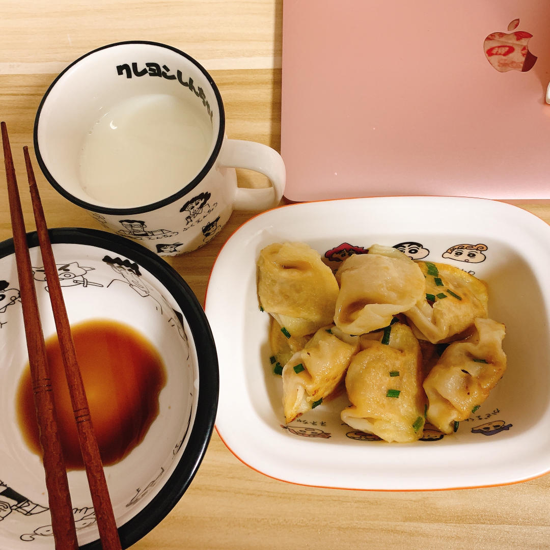 家常版快手煎饺(真的10分钟搞定)