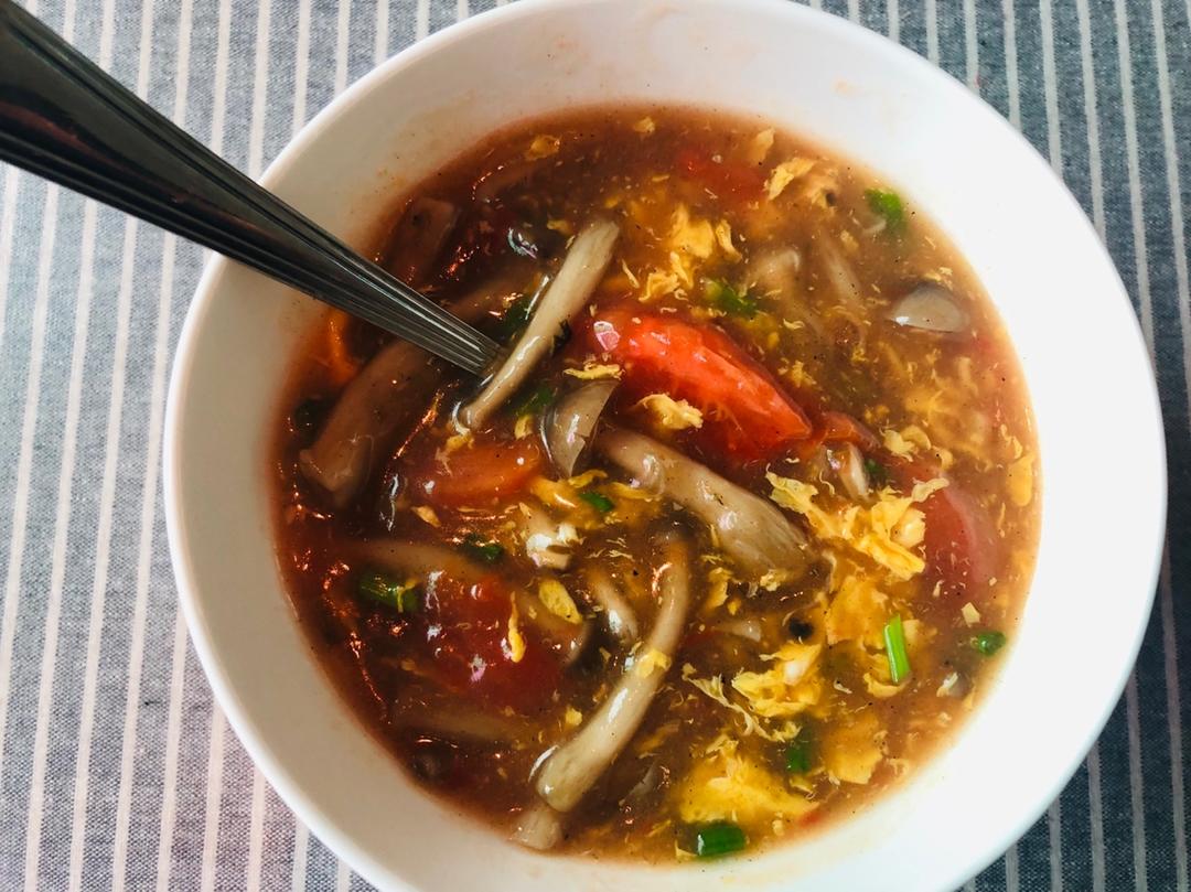 有肉感的蘑菇番茄汤