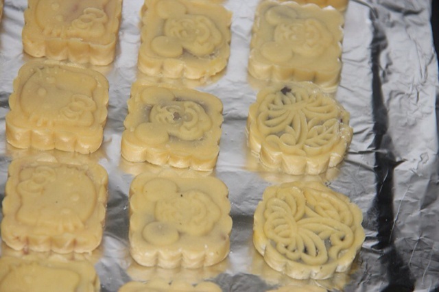 广式蛋黄莲蓉月饼