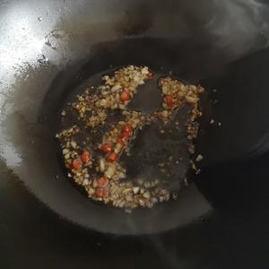 简单、少油的蒜蓉蒸茄子（长茄）的做法 步骤3