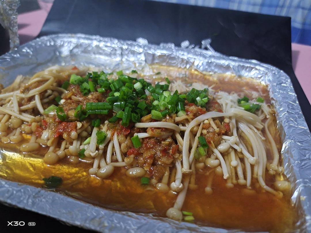 么闷热闷热做的锡纸蒜蓉金针菇
