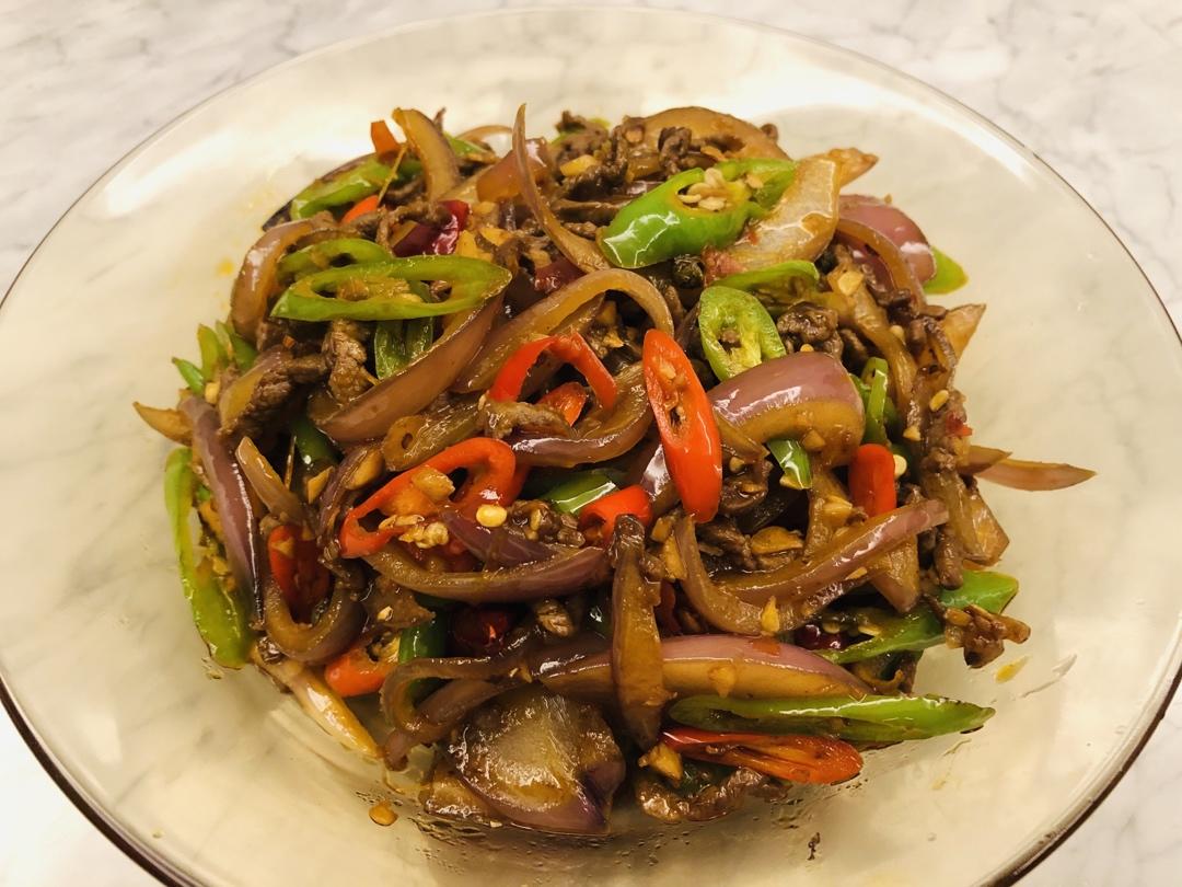 孜然洋葱炒牛肉粒