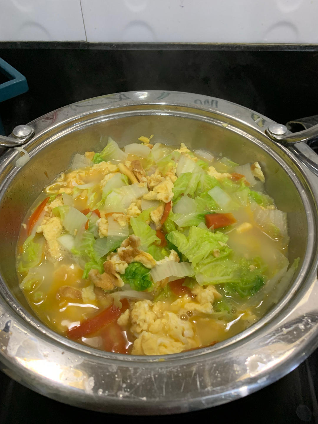 奶白色的白菜鸡蛋汤