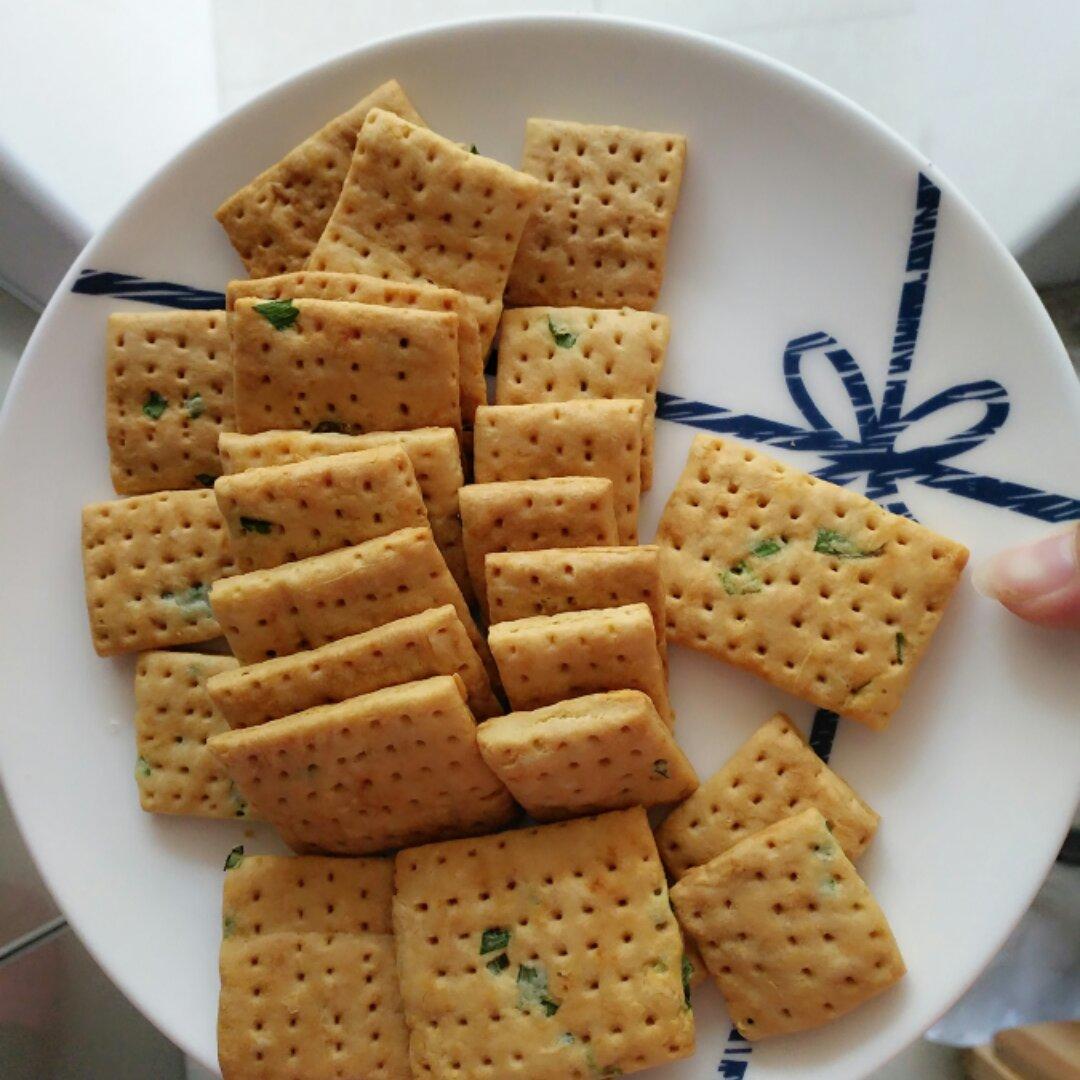 零经验也不怕：葱香苏打饼，据说好吃到六亲不认