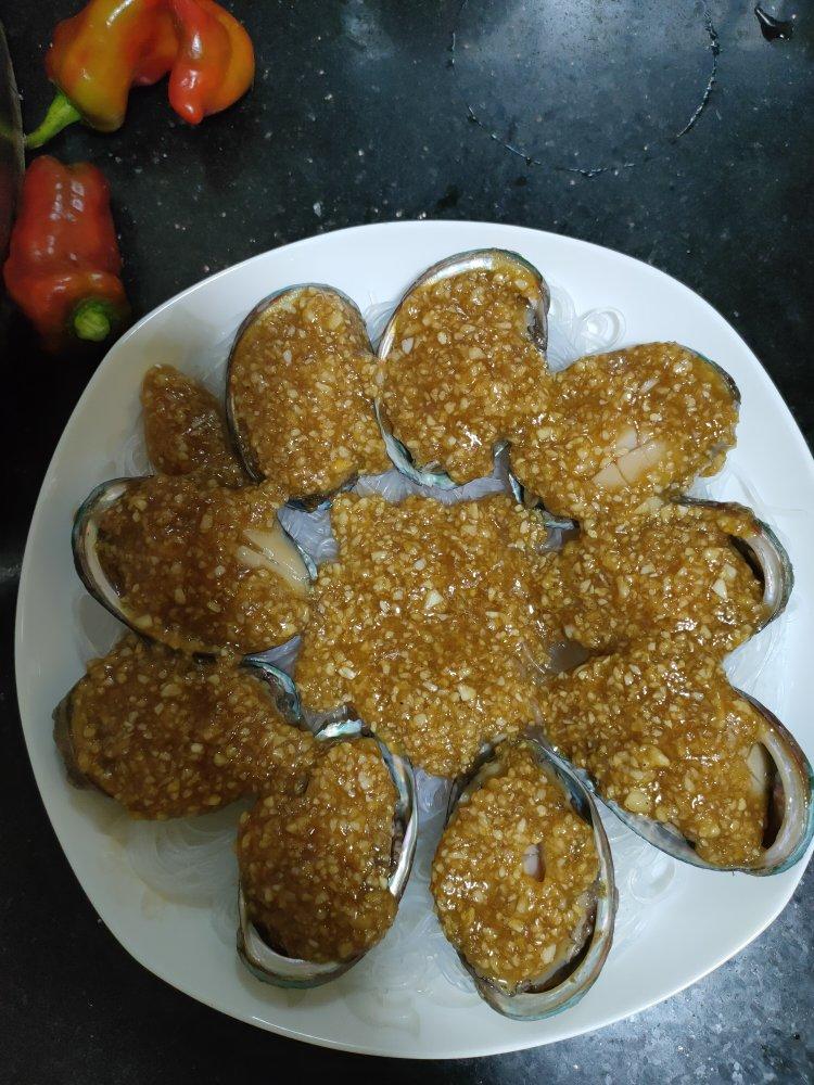 蒜蓉粉丝蒸鲍鱼