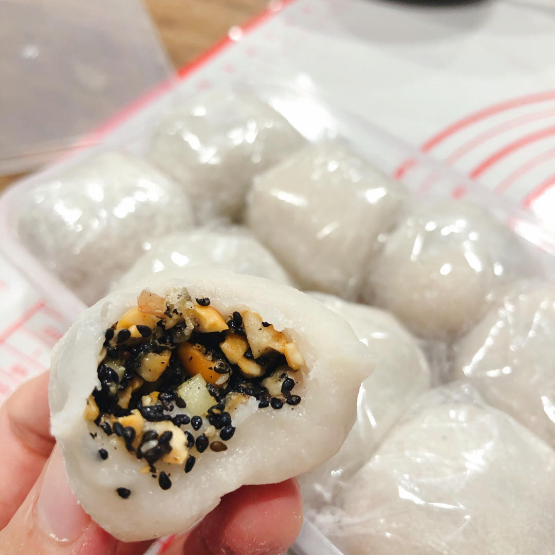 妈妈的最爱--花生芝麻糯米糍凉糕（附带烤花生做法）