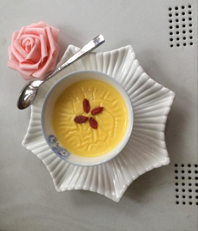 口感滑嫩的【鸡蛋布丁】做法超级简单！