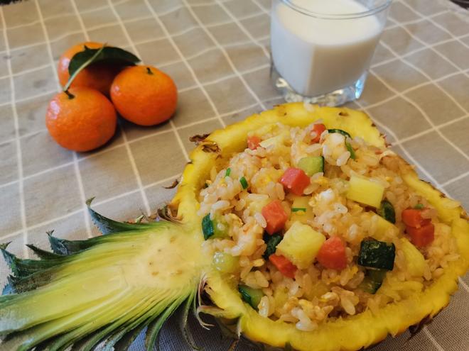 菠萝虾仁炒饭，菠萝正当季的做法