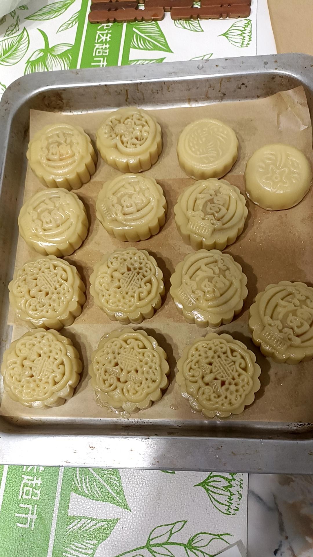 白莲蓉咸旦黄月饼