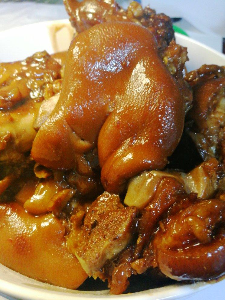 美味的家常菜：红烧猪蹄