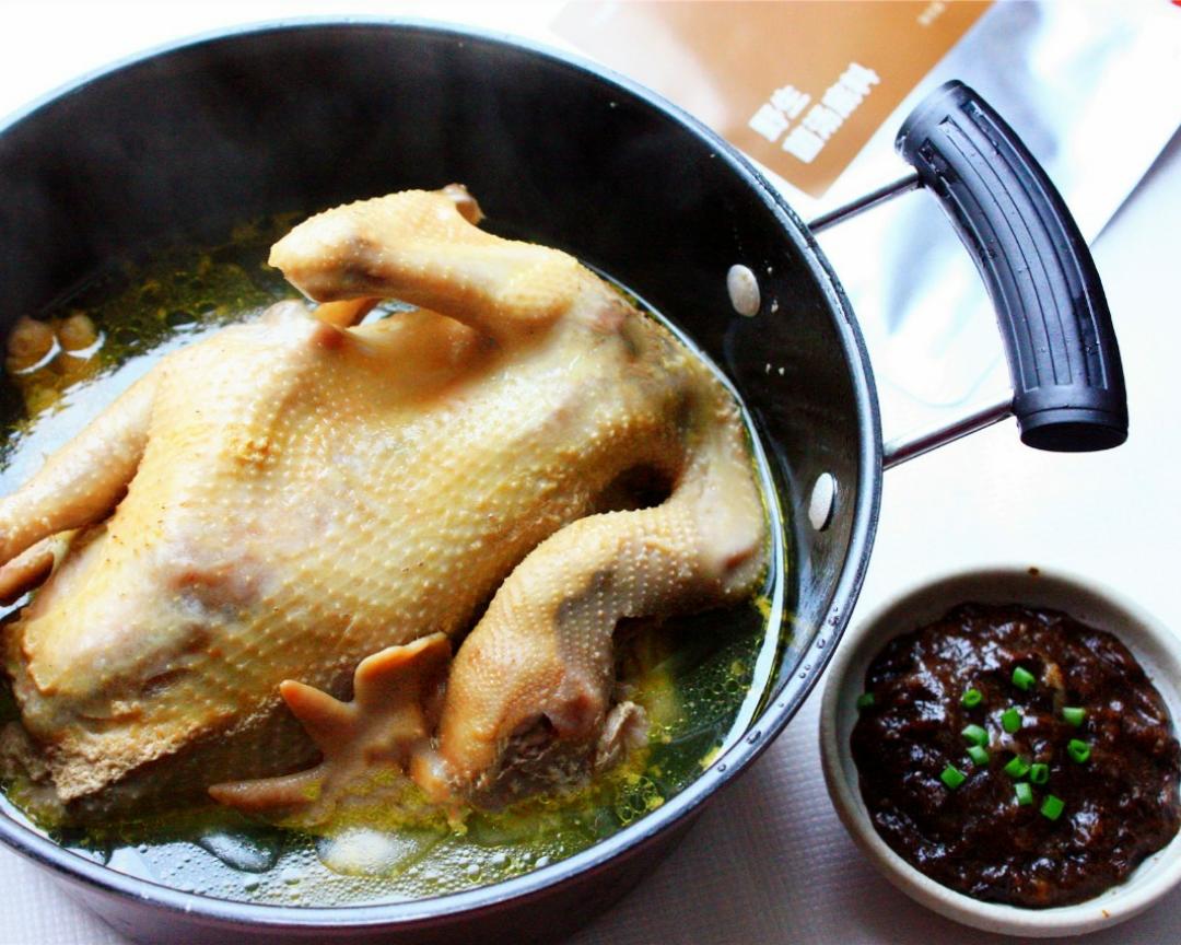 【野生菌炖整鸡】的做法