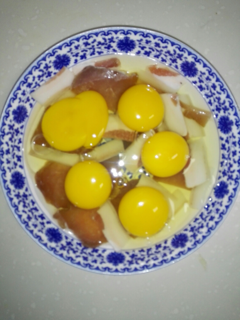 咸肉蒸蛋的做法 步骤2