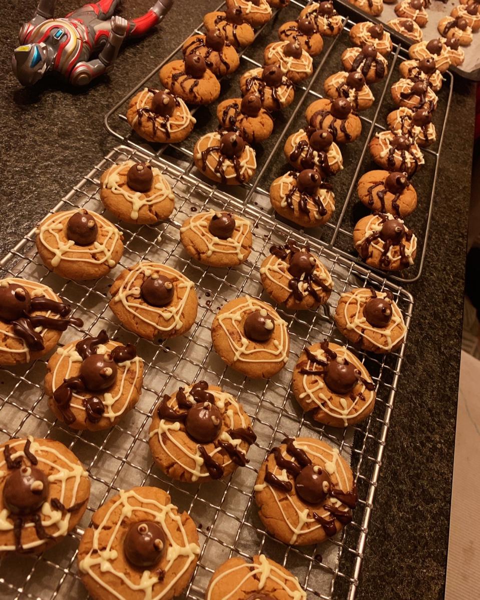 万圣节蜘蛛花生酱曲奇