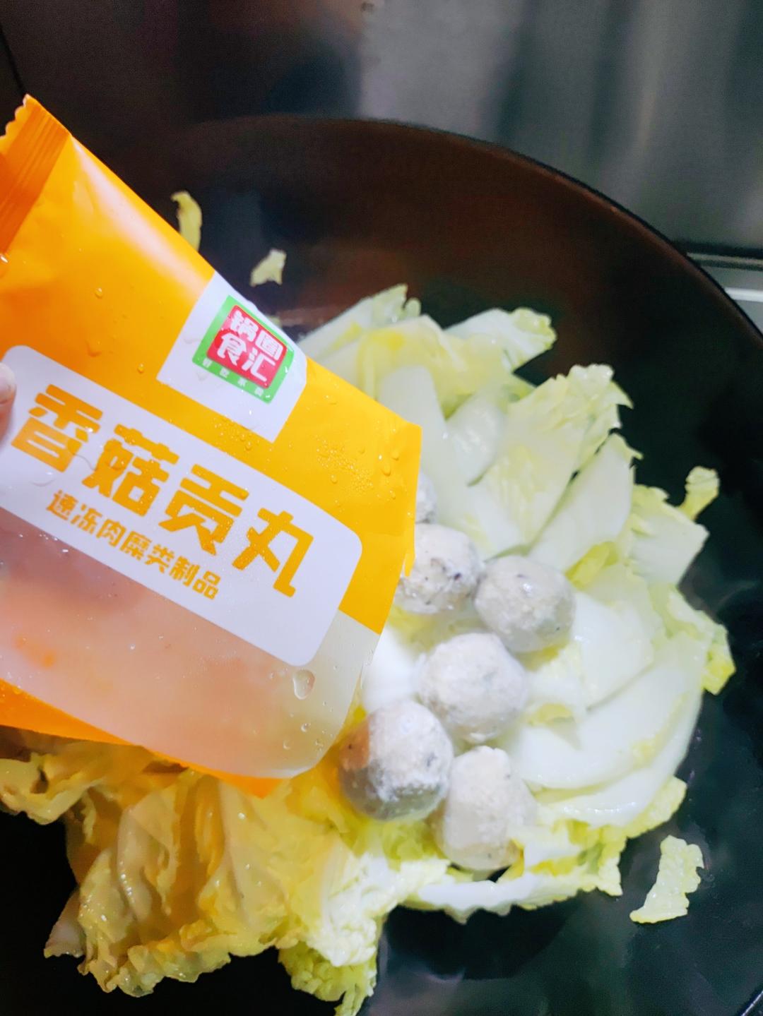 白菜粉丝丸子汤的做法 步骤4