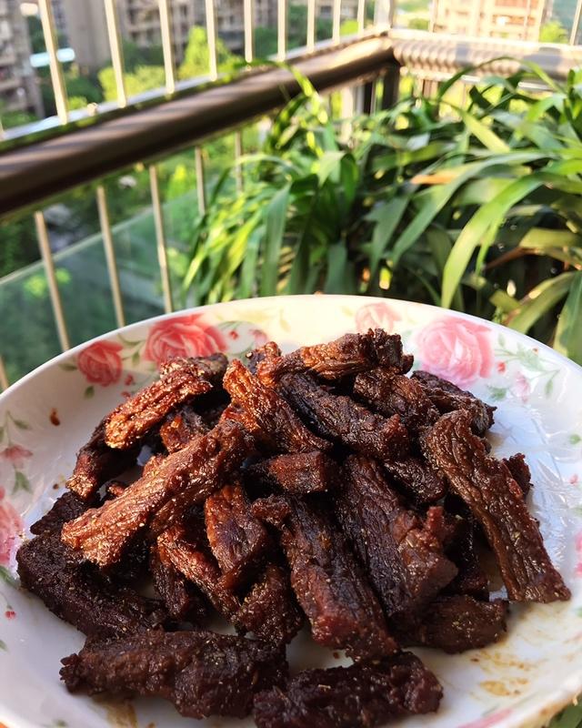 好吃到停不下来的手撕牛肉