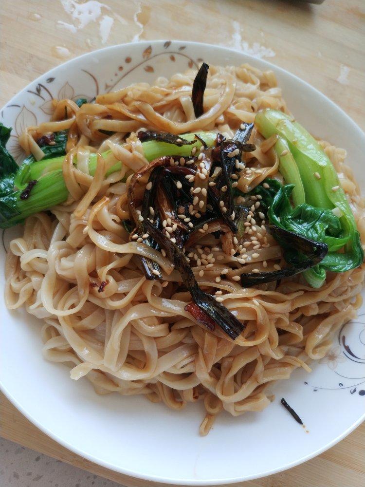10分钟搞定的一碗葱油拌面