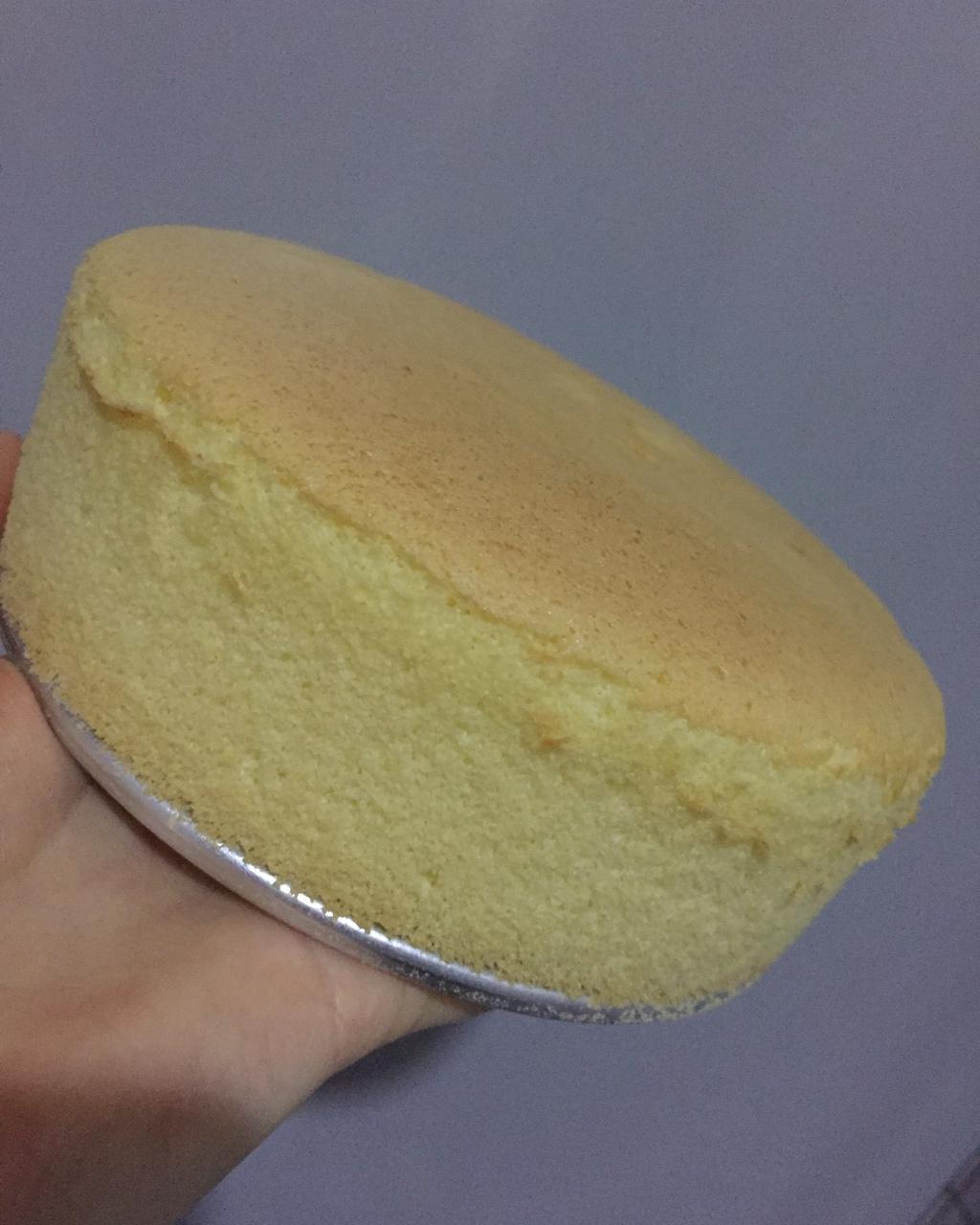 超简单完美戚风蛋糕（6寸2蛋）附打发、翻拌、脱模视频