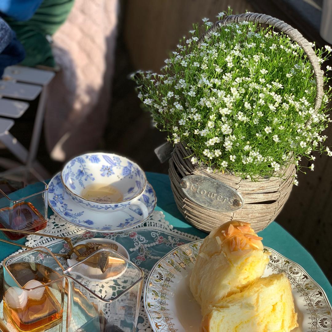 湖边森林小屋的厨房