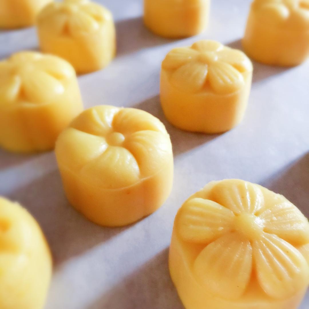 还原半岛奶黄月饼