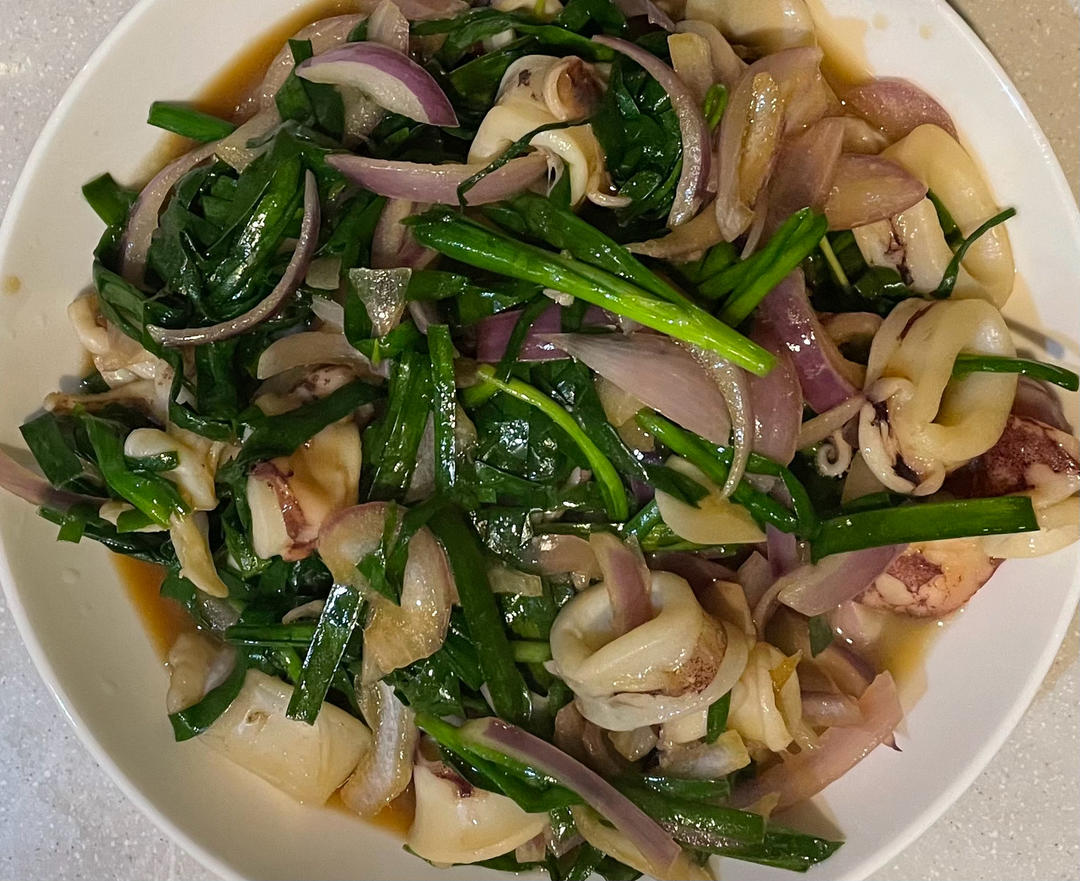 洋葱韭菜炒鱿鱼圈