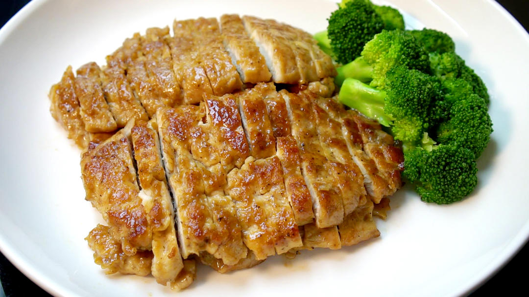 嫩煎黑椒鸡胸肉【我是马小坏】的做法